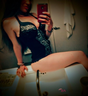 Kerry - escort from Providence