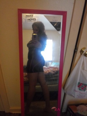 Honeyred85 Des Moines, Iowa Escort, Massage, Verified Adult Service Provider, Companion in United States | 2