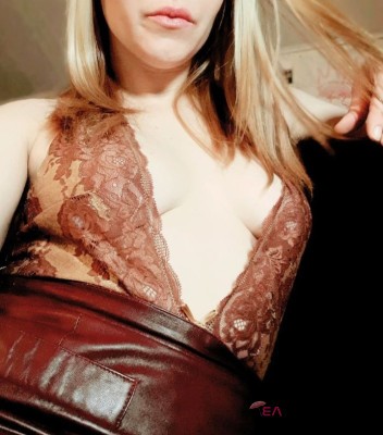 AppleGold Portland, Oregon Escort, Pornstar, BDSM, DUO, Verified Adult Service Provider, Companion in United States | 3