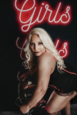 Chrissy snow Edmonton Escort, Pornstar, DUO, Couple, Massage, Verified Adult Service Provider, Companion in Canada | 2