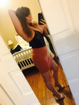 Dezzi  Louisville-Jefferson County, Kentucky Escort, , Verified Adult Service Provider, Companion in United States | 4