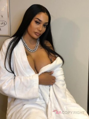 Reine - escort from Angouleme 2