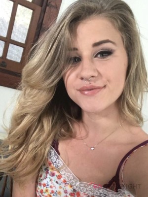 Escort-ads.com | Profile picture for escort Laurenyoung988