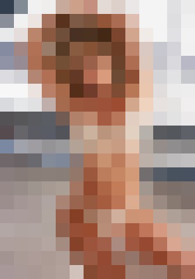 Escort-ads.com | Blurred background picture for escort xRONI