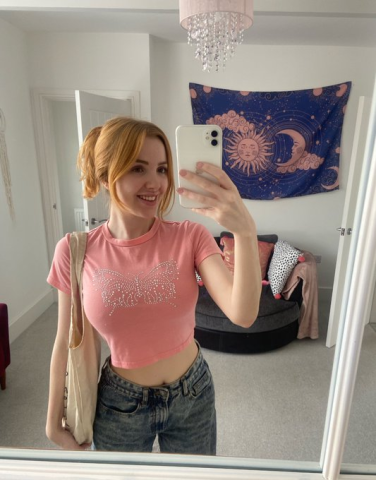 Wanna meet Young sexy girl available for your desires ,waiting for Incall / outcall / Car call / Available 24hr