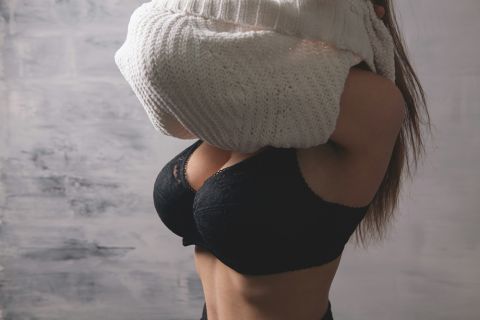 Huge tits escort guide with F-cup techniques
