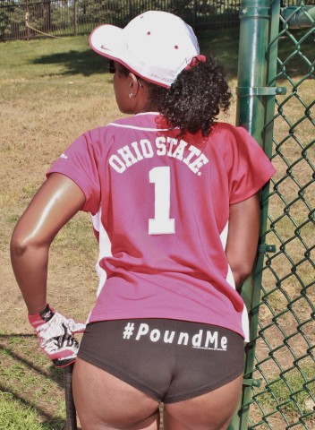 Raven Swallowz from behind view