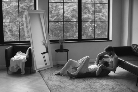 Couple passion shown through mirrors