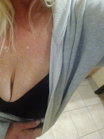 Snowflake77 Madison, Wisconsin Escort, , Verified Adult Service Provider, Companion in United States