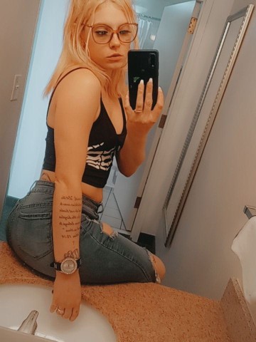 PrettyAzzLayLay Charlotte, North Carolina Escort, Massage, Verified Adult Service Provider, Companion in United States