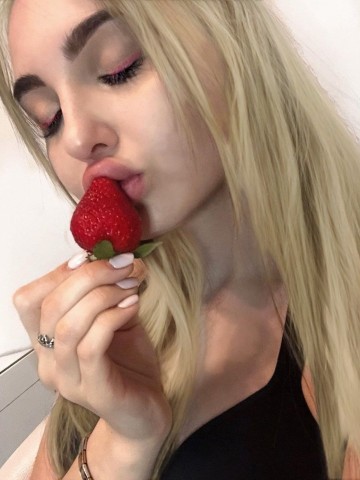 Mia 20 Prague Escort, , Verified Adult Service Provider, Companion in Czech Republic