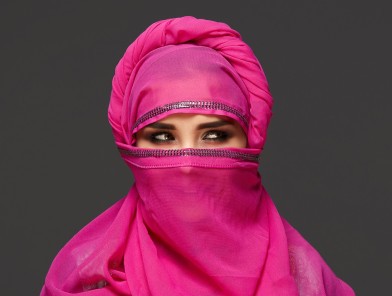 Arab escort girl in traditional elegance