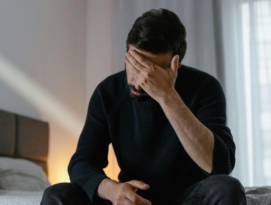 Escort not matching photos at door