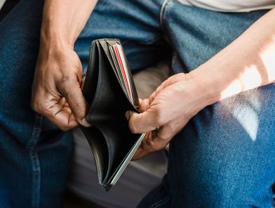 Escort protecting income from non-payment risks.