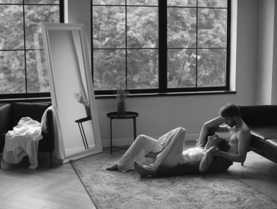 Couple passion shown through mirrors