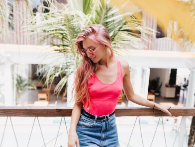 Miami escort meets client at luxury hotel