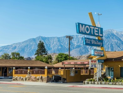 Private motel room for discreet meetings