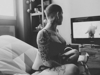 Sexy tattooed escort girl