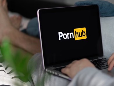 Pornhub logo representing traffic drop after UK age verification rules